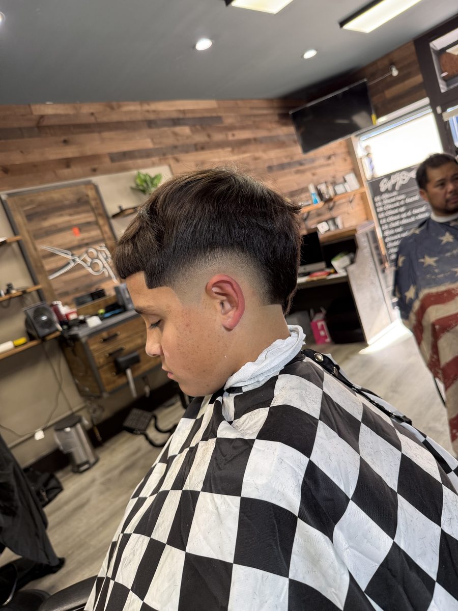 A finished cut by Barte: mid fade with a textured top and clean edges